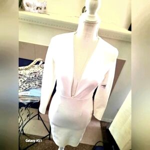 NEW!🤍 Sexy, dress with plunging V neckline💋